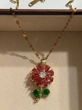 Rotatable Golden Red Rose with Green Leaf Stainless Steel Stamped Necklace Chain